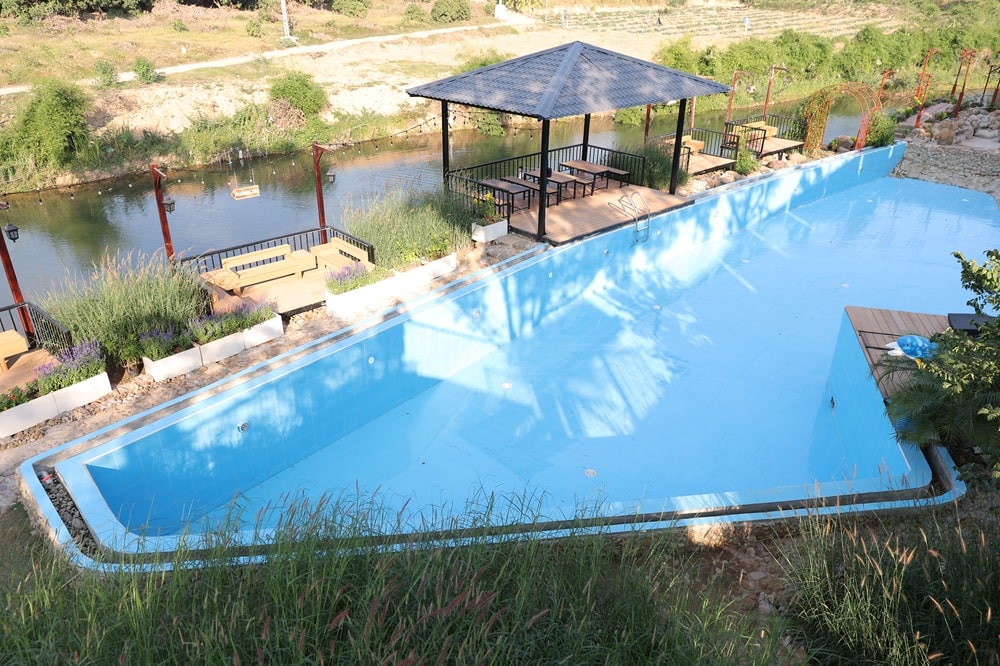 Tại đây sẽ giúp bạn có nhiều góc check in đẹp khi đến với bể bơi